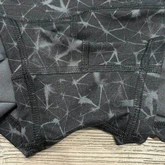 Lululemon Black Groove Short Under the Constellations High Waisted Size 4 - Picture 5 of 6